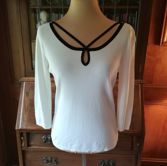 White Knit Top with Black Accents - Size Large - Picture 1 of 7